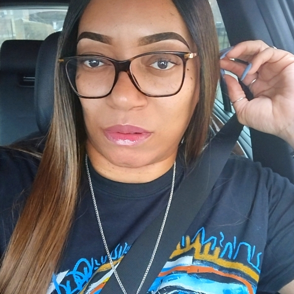 Meet your Posher, Cassandra - Picture 1 of 1